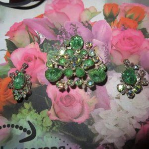 ❤️VTG BEAU JEWELS  Green AB Rhinestones Gold Tone Flower Brooch +Earrings Signed